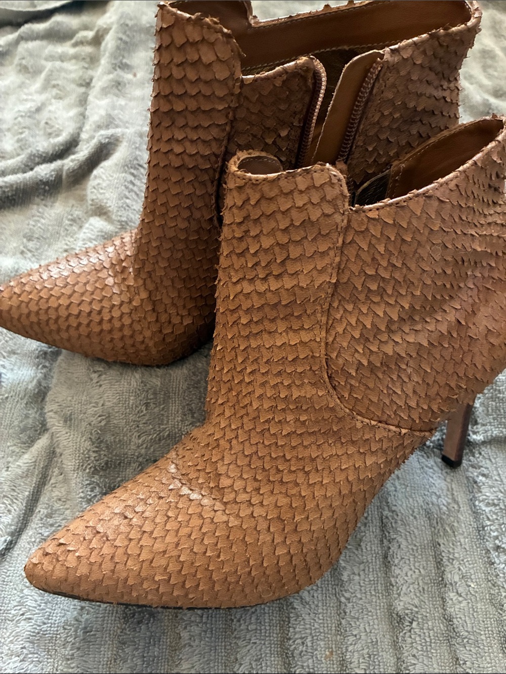 Johnston & Murphy Tan Snakeskin  Textured Pointed-Toe Ankle Booties Brazil 9